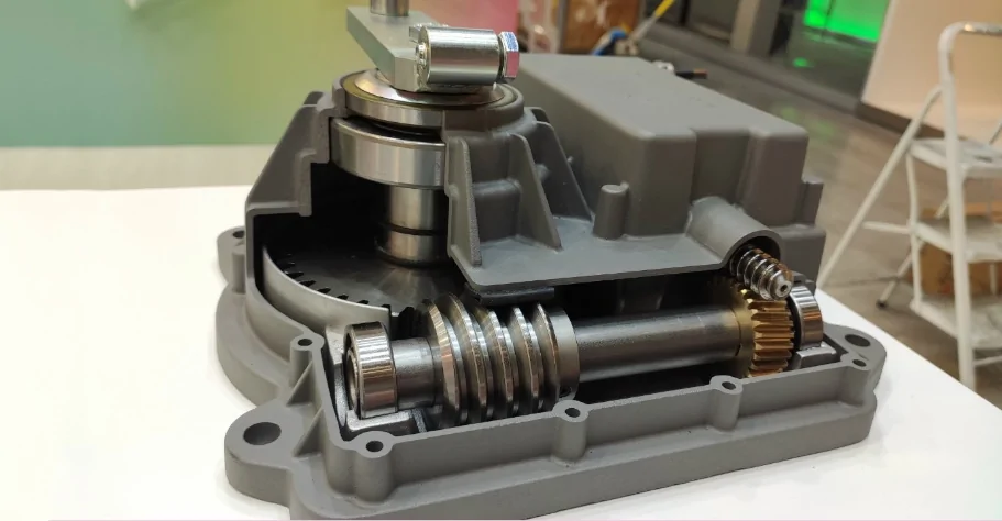 Vệ sinh và bôi trơn các linh kiện bên trong motor