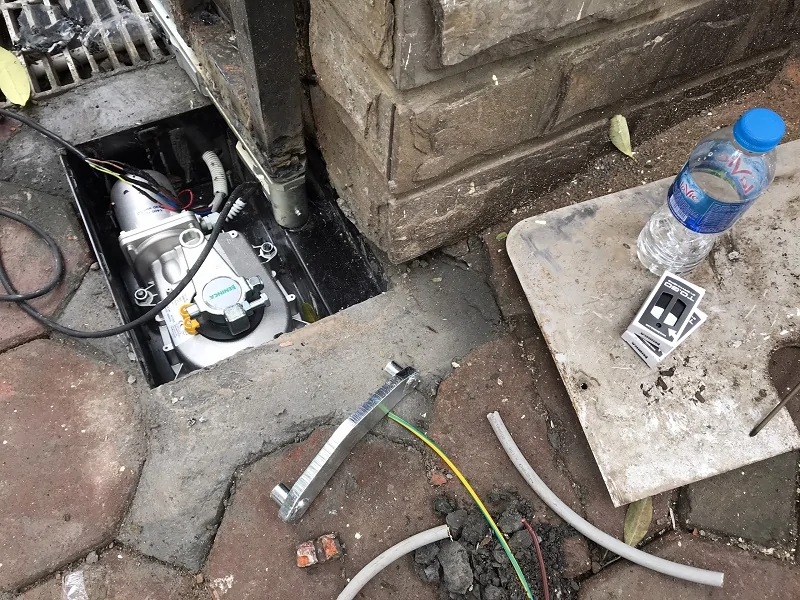 Kiểm tra hệ thống điện của motor cổng tự động âm sàn