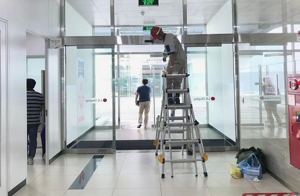 Ngắt nguồn điện của thiết bị cửa tự động