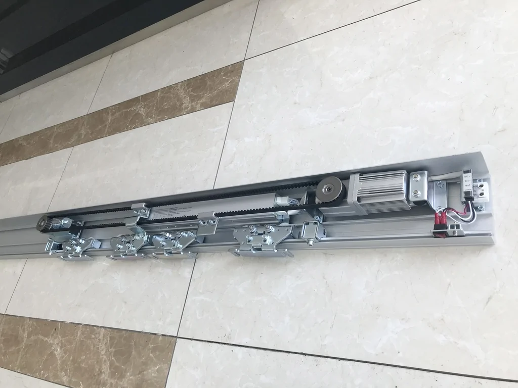 Vệ sinh và bôi trơn các bộ phận chuyển động của cửa