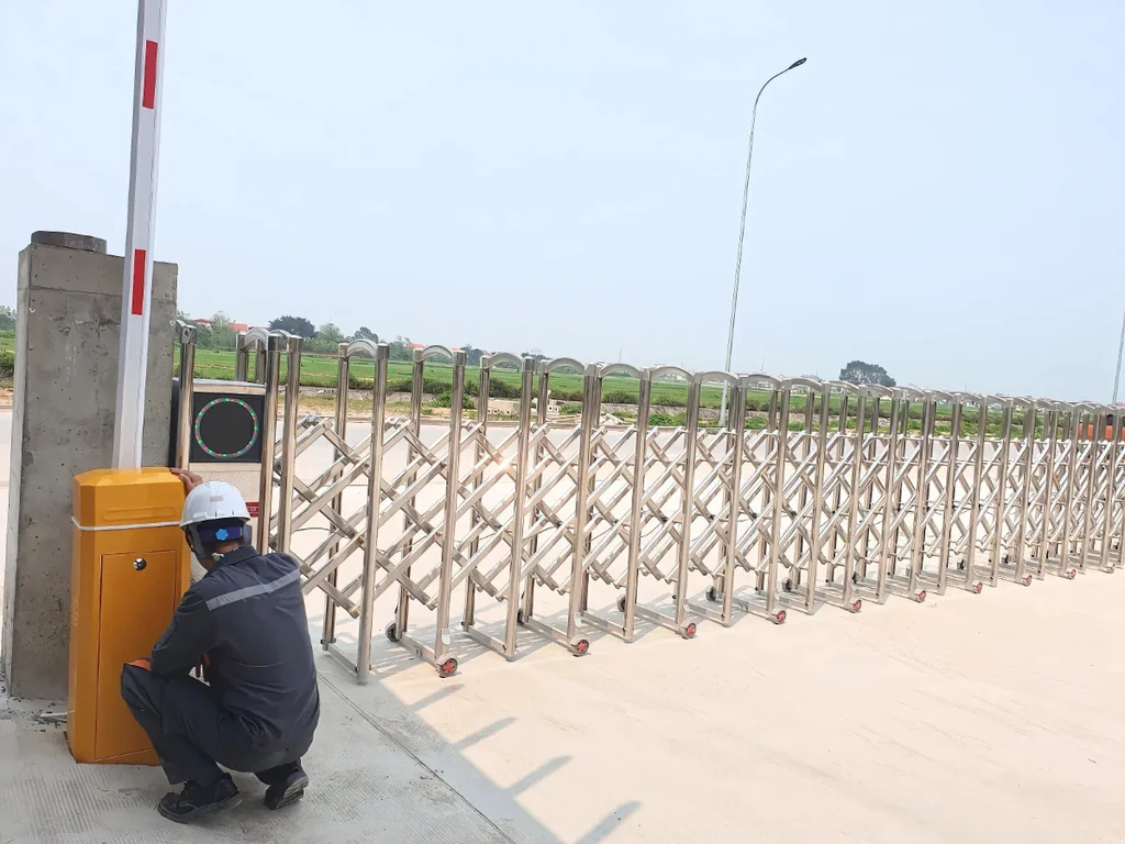 Lên phương án bảo vệ cổng khỏi các tác động thời tiết