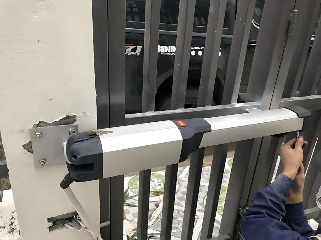 Thay thế các linh kiện hư hỏng kịp thời cho cổng