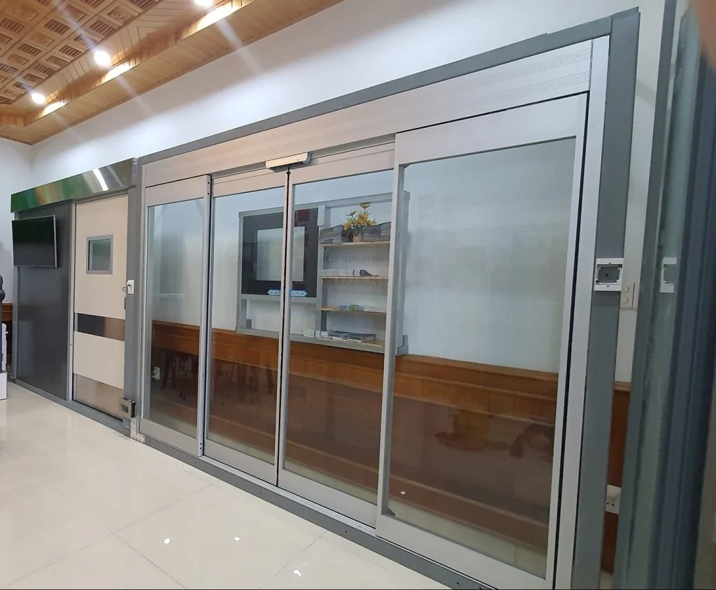 Kiểm tra không gian lắp đặt cửa cổng