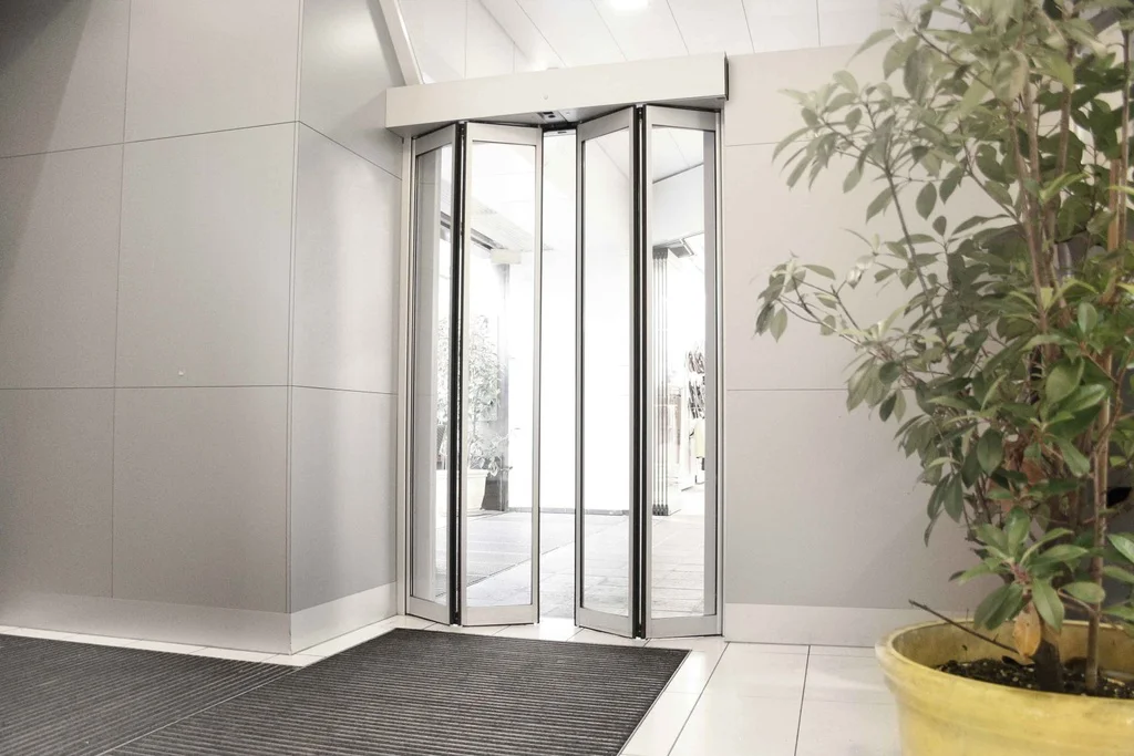 Cửa gấp tự động (Folding Door)