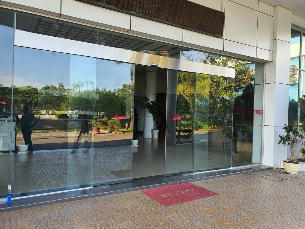 Cửa tự động bị kẹt khi di chuyển