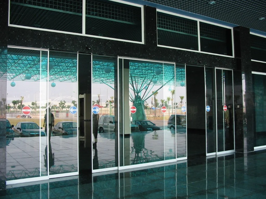  Cửa tự động di chuyển bị lệch hướng