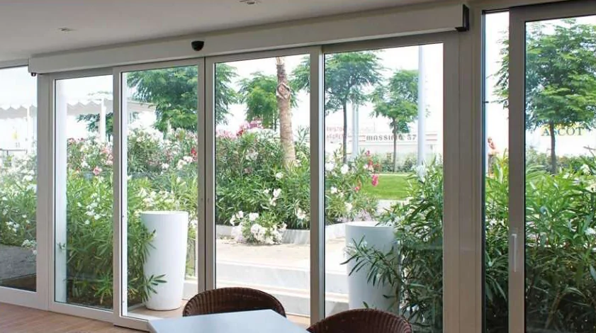 Cửa phát ra tiếng động lớn khi vận hành