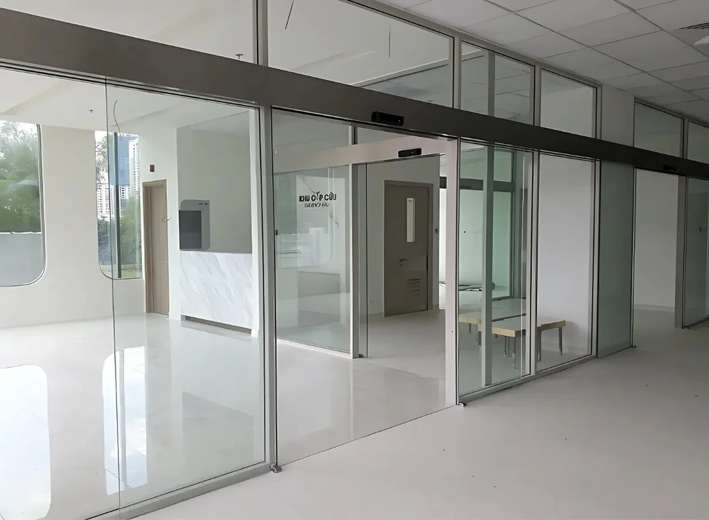 Cửa kính tự động bảo vệ sức khỏe và người dùng