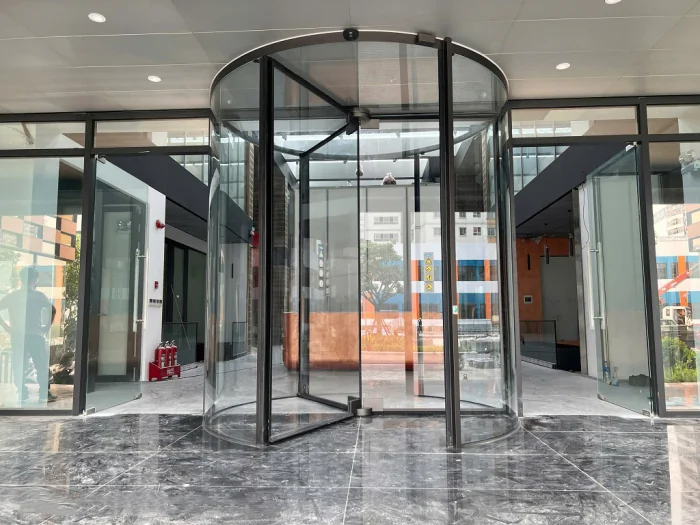 Cửa tự động giải pháp tiết kiệm năng lượng cho các tòa nhà